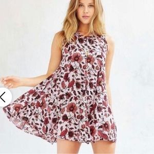 Ecote/Urban Outfitters Boho Indie Floral mini swing dress Size Small